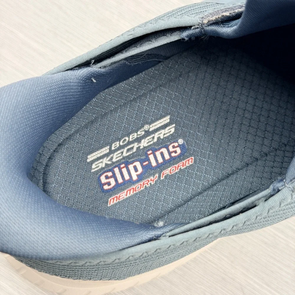 Skechers Women's 9 Sneakers Slip Ins Blue Hands Free Comfort Bobs 117504